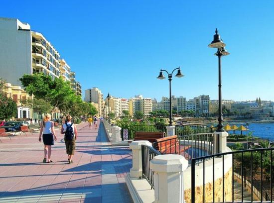 Modern 2 Bedroom Maisonette In Central Sliema Exteriér fotografie